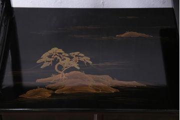 中古　山水図　和の空間を高める漆塗り風の茶棚(飾り棚)(R-037608)