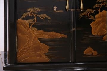 中古　山水図　和の空間を高める漆塗り風の茶棚(飾り棚)(R-037608)