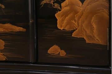 中古　山水図　和の空間を高める漆塗り風の茶棚(飾り棚)(R-037608)