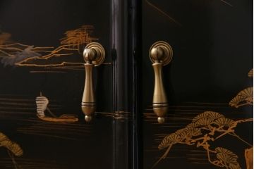 中古　山水図　和の空間を高める漆塗り風の茶棚(飾り棚)(R-037608)