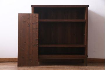アンティーク家具　前面ケヤキ材　和製アンティークの木製脚付きキャビネット(戸棚、収納棚)(R-037612)