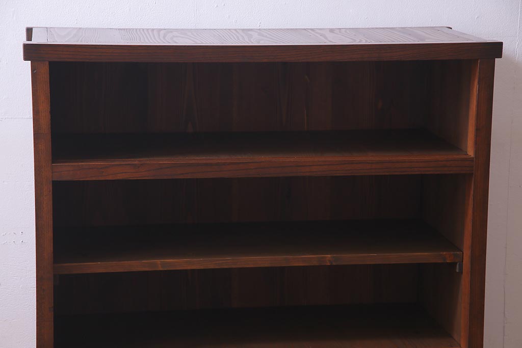 アンティーク家具　前面ケヤキ材　和製アンティークの木製脚付きキャビネット(戸棚、収納棚)(R-037612)