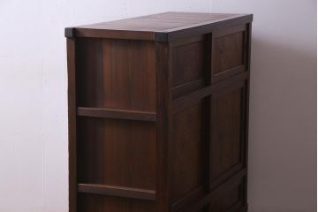 アンティーク家具　前面ケヤキ材　和製アンティークの木製脚付きキャビネット(戸棚、収納棚)(R-037612)