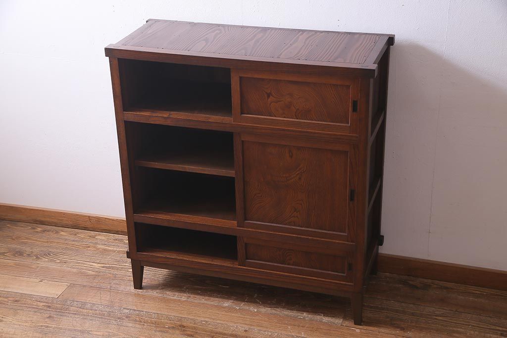 アンティーク家具　前面ケヤキ材　和製アンティークの木製脚付きキャビネット(戸棚、収納棚)(R-037612)