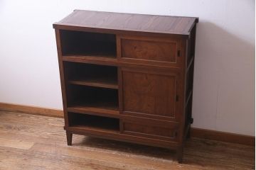 アンティーク家具　前面ケヤキ材　和製アンティークの木製脚付きキャビネット(戸棚、収納棚)(R-037612)