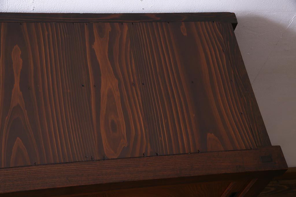 アンティーク家具　前面ケヤキ材　和製アンティークの木製脚付きキャビネット(戸棚、収納棚)(R-037612)