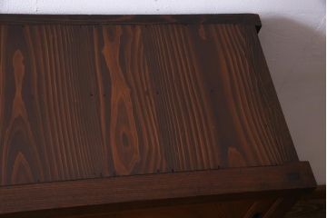 アンティーク家具　前面ケヤキ材　和製アンティークの木製脚付きキャビネット(戸棚、収納棚)(R-037612)