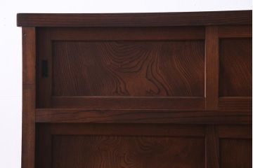 アンティーク家具　前面ケヤキ材　和製アンティークの木製脚付きキャビネット(戸棚、収納棚)(R-037612)