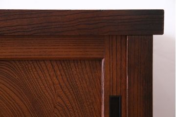 アンティーク家具　前面ケヤキ材　和製アンティークの木製脚付きキャビネット(戸棚、収納棚)(R-037612)