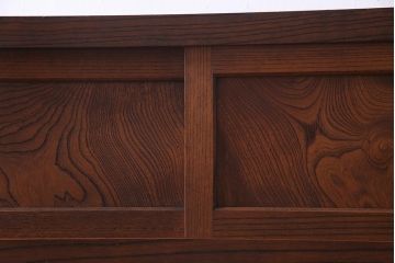 アンティーク家具　前面ケヤキ材　和製アンティークの木製脚付きキャビネット(戸棚、収納棚)(R-037612)