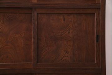 アンティーク家具　前面ケヤキ材　和製アンティークの木製脚付きキャビネット(戸棚、収納棚)(R-037612)