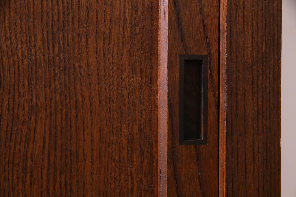 アンティーク家具　前面ケヤキ材　和製アンティークの木製脚付きキャビネット(戸棚、収納棚)(R-037612)