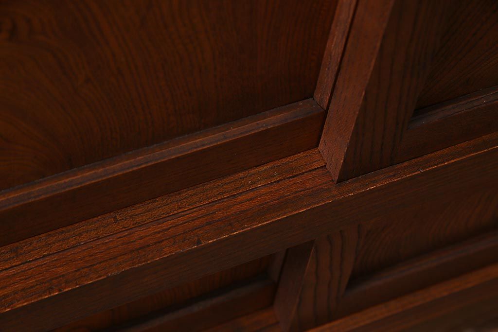 アンティーク家具　前面ケヤキ材　和製アンティークの木製脚付きキャビネット(戸棚、収納棚)(R-037612)