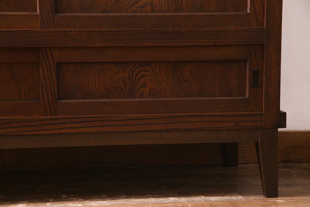 アンティーク家具　前面ケヤキ材　和製アンティークの木製脚付きキャビネット(戸棚、収納棚)(R-037612)