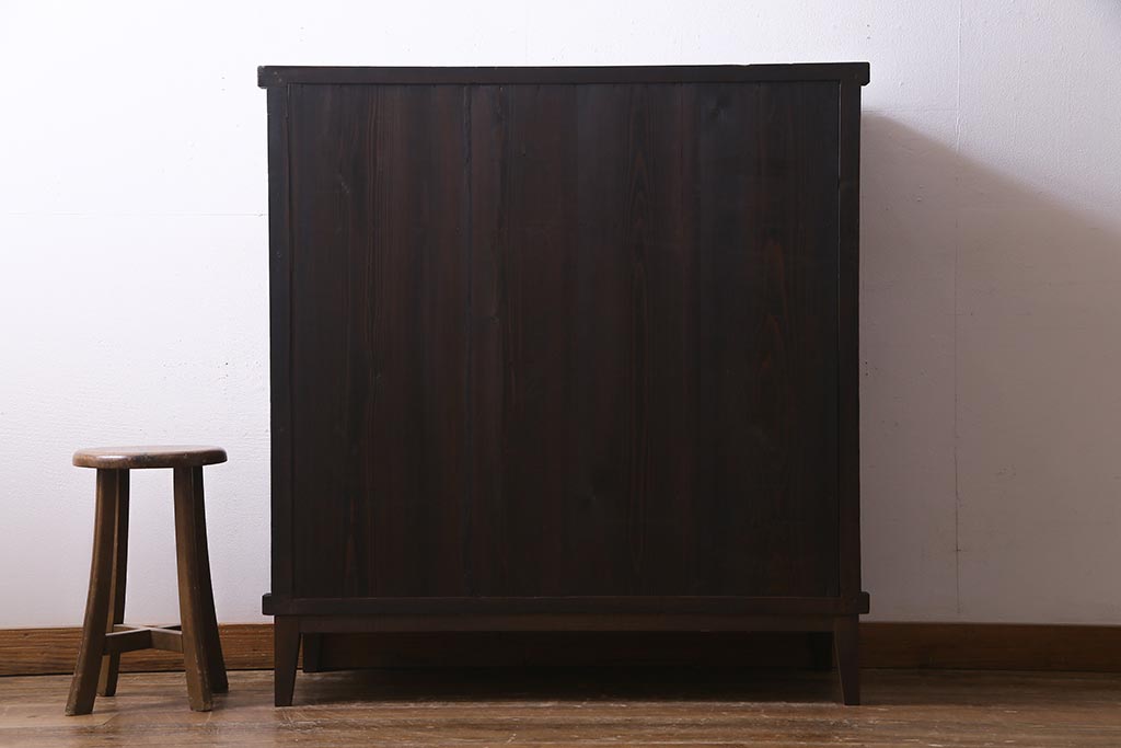 アンティーク家具　前面ケヤキ材　和製アンティークの木製脚付きキャビネット(戸棚、収納棚)(R-037612)