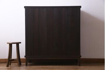 アンティーク家具　前面ケヤキ材　和製アンティークの木製脚付きキャビネット(戸棚、収納棚)(R-037612)