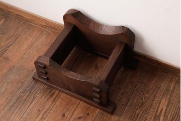 アンティーク雑貨　大正昭和初期　総ケヤキ材　杢目が美しい太鼓台(台座)(R-037614)です。