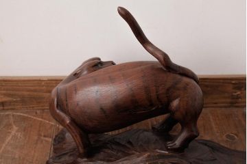 アンティーク雑貨　明治大正期　在銘　虎　木彫(作家物、置き物、ディスプレイ雑貨)(R-037615)