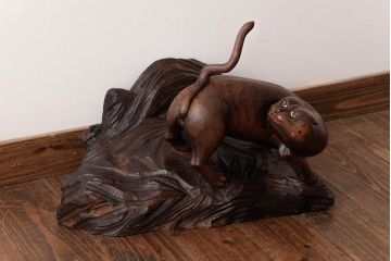 アンティーク雑貨　明治大正期　在銘　虎　木彫(作家物、置き物、ディスプレイ雑貨)(R-037615)