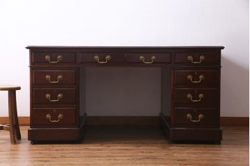 アンティーク家具　イギリスアンティーク　マホガニー材　レザートップ　組み立て式　高級感たっぷりのクラシカルな両袖デスク(机、在宅ワーク、在宅用プレジデントデスク)(R-037619)