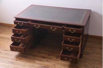 アンティーク家具　イギリスアンティーク　マホガニー材　レザートップ　組み立て式　高級感たっぷりのクラシカルな両袖デスク(机、在宅ワーク、在宅用プレジデントデスク)(R-037619)