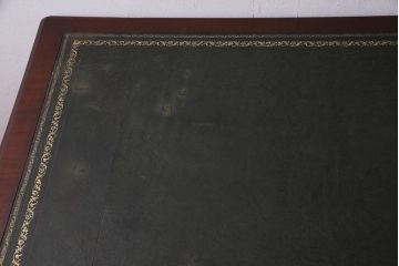 アンティーク家具　イギリスアンティーク　マホガニー材　レザートップ　組み立て式　高級感たっぷりのクラシカルな両袖デスク(机、在宅ワーク、在宅用プレジデントデスク)(R-037619)