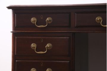 アンティーク家具　イギリスアンティーク　マホガニー材　レザートップ　組み立て式　高級感たっぷりのクラシカルな両袖デスク(机、在宅ワーク、在宅用プレジデントデスク)(R-037619)