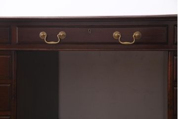 アンティーク家具　イギリスアンティーク　マホガニー材　レザートップ　組み立て式　高級感たっぷりのクラシカルな両袖デスク(机、在宅ワーク、在宅用プレジデントデスク)(R-037619)