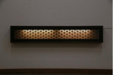 ラフジュ工房オリジナル　欄間リメイク　両面ガラス　横長　凝ったデザインの組子がおしゃれな壁付け照明(ウォールランプ)(R-037626)