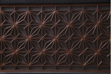 ラフジュ工房オリジナル　欄間リメイク　片面ガラス　横長　凝ったデザインの組子がおしゃれな壁付け照明(ウォールランプ)(R-037627)