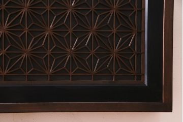 ラフジュ工房オリジナル　欄間リメイク　片面ガラス　横長　凝ったデザインの組子がおしゃれな壁付け照明(ウォールランプ)(R-037627)