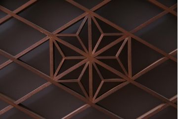 ラフジュ工房オリジナル　欄間リメイク　片面ガラス　横長　凝ったデザインの組子がおしゃれな壁付け照明(ウォールランプ)(R-037629)