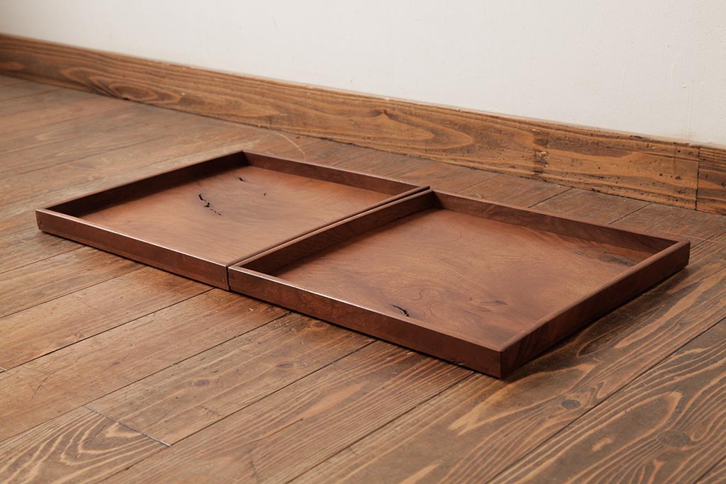 アンティーク雑貨　古民具　総ケヤキ材　美しい杢目が楽しめるお盆2枚セット(トレー、角盆)(R-037631)