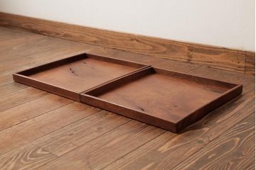 アンティーク雑貨　古民具　総ケヤキ材　美しい杢目が楽しめるお盆2枚セット(トレー、角盆)(R-037631)