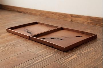 アンティーク雑貨　古民具　総ケヤキ材　美しい杢目が楽しめるお盆2枚セット(トレー、角盆)(R-037633)
