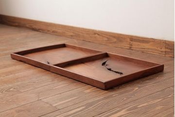 アンティーク雑貨　古民具　総ケヤキ材　美しい杢目が楽しめるお盆2枚セット(トレー、角盆)(R-037636)