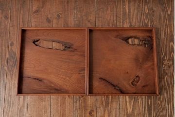 アンティーク雑貨　古民具　総ケヤキ材　美しい杢目が楽しめるお盆2枚セット(トレー、角盆)(R-037638)