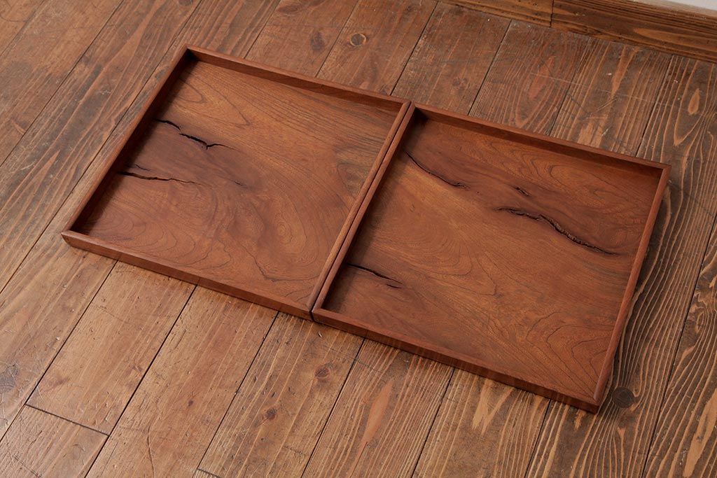 アンティーク雑貨　古民具　総ケヤキ材　美しい杢目が楽しめるお盆2枚セット(トレー、角盆)(R-037639)