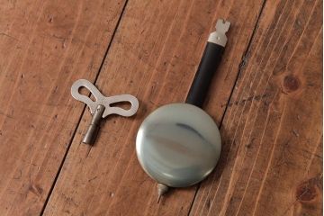 レトロ雑貨　栄計舎(EIKEISHA)　手巻き式　30DAY　レトロシックなペイント柱時計(振り子時計、壁掛け時計)(R-037640)