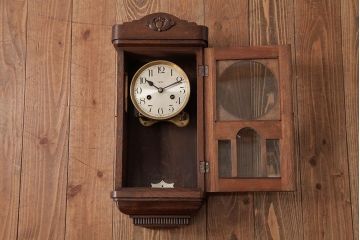 アンティーク雑貨　ドイツ　キンツレ(KIENZLE)　シックな佇まいの手巻き式振り子時計(柱時計、掛け時計、古時計)(R-037641)