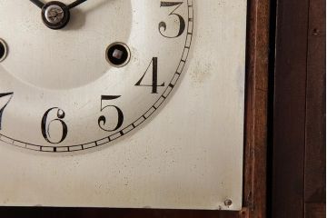 アンティーク雑貨　ドイツ　キンツレ(KIENZLE)　シンプルモダンな手巻き式振り子時計(柱時計、掛け時計、古時計)(R-037643)