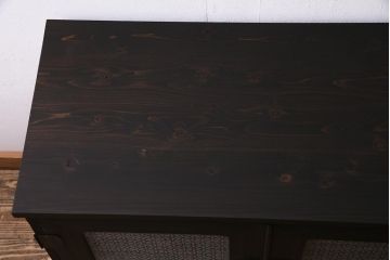 アンティーク家具　和製アンティーク　桐材　当店オリジナルガラス　鉄脚付リメイク レトロな雰囲気たっぷりのローボード(収納棚、テレビ台、リビングボード)(R-037645)