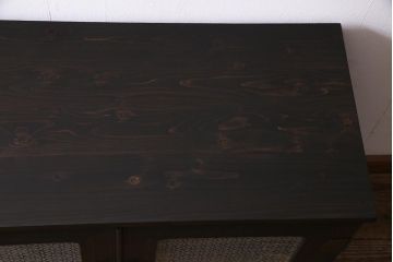 アンティーク家具　和製アンティーク　桐材　当店オリジナルガラス　鉄脚付リメイク レトロな雰囲気たっぷりのローボード(収納棚、テレビ台、リビングボード)(R-037645)