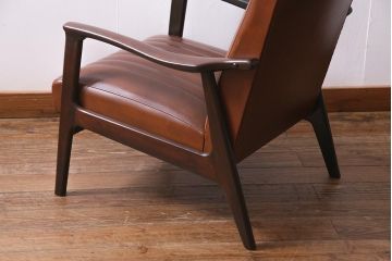 ビンテージ家具　和製　ビンテージならでは風合いが格好いい1人掛けソファ(アームソファ)(R-037646)