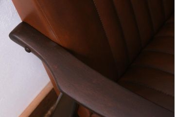 ビンテージ家具　和製ビンテージ　渋さの中に上品さが漂う1人掛けソファ(アームソファ)(R-037647)