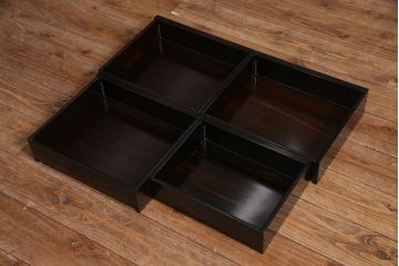 中古　民芸家具　和製　唐木　縞黒檀材　蒔絵と螺鈿の細工が高級感を放つ茶棚(違い棚、収納棚、飾り棚)(R-037648)