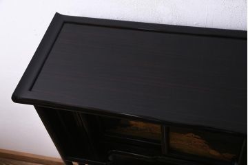 中古　民芸家具　和製　唐木　縞黒檀材　蒔絵と螺鈿の細工が高級感を放つ茶棚(違い棚、収納棚、飾り棚)(R-037648)