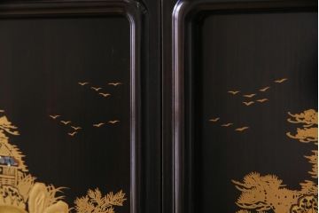 中古　民芸家具　和製　唐木　縞黒檀材　蒔絵と螺鈿の細工が高級感を放つ茶棚(違い棚、収納棚、飾り棚)(R-037648)