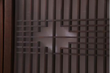 ラフジュ工房オリジナル　アンティーク建具リメイク　和の風情漂う重ね戸棚(書院戸、組子、キャビネット)(R-037653)