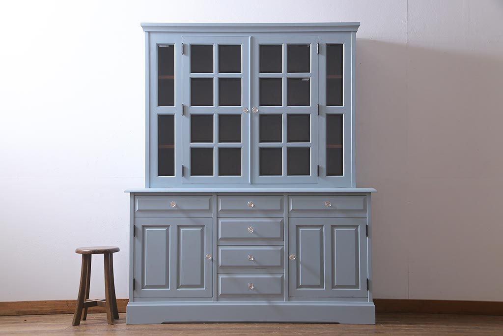 リメイク家具 中古 北海道民芸家具 爽やかなペイントカラーのレトロな食器棚(収納棚、キャビネット)(R-037654)